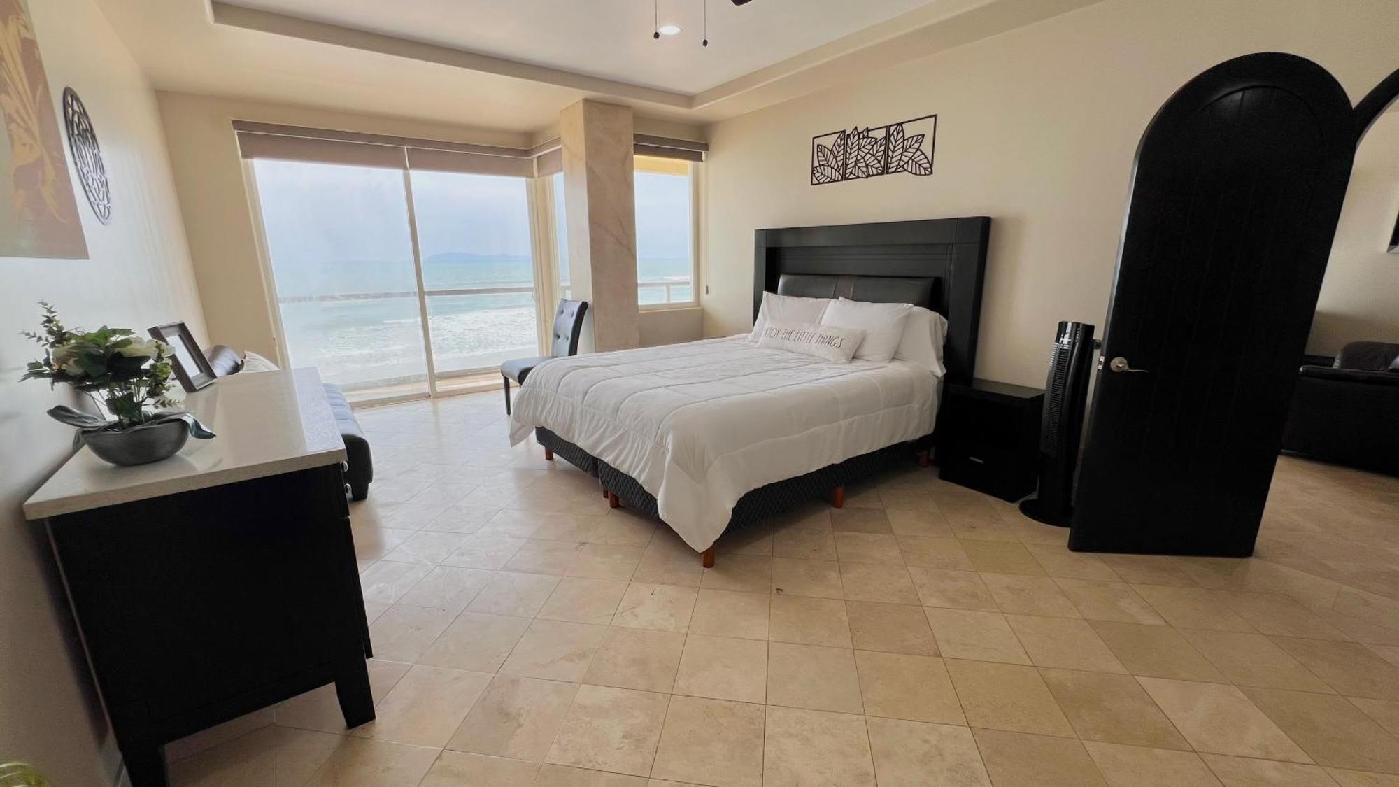 Beautiful Beach Front Condo Near Downtown Rosarito Kültér fotó