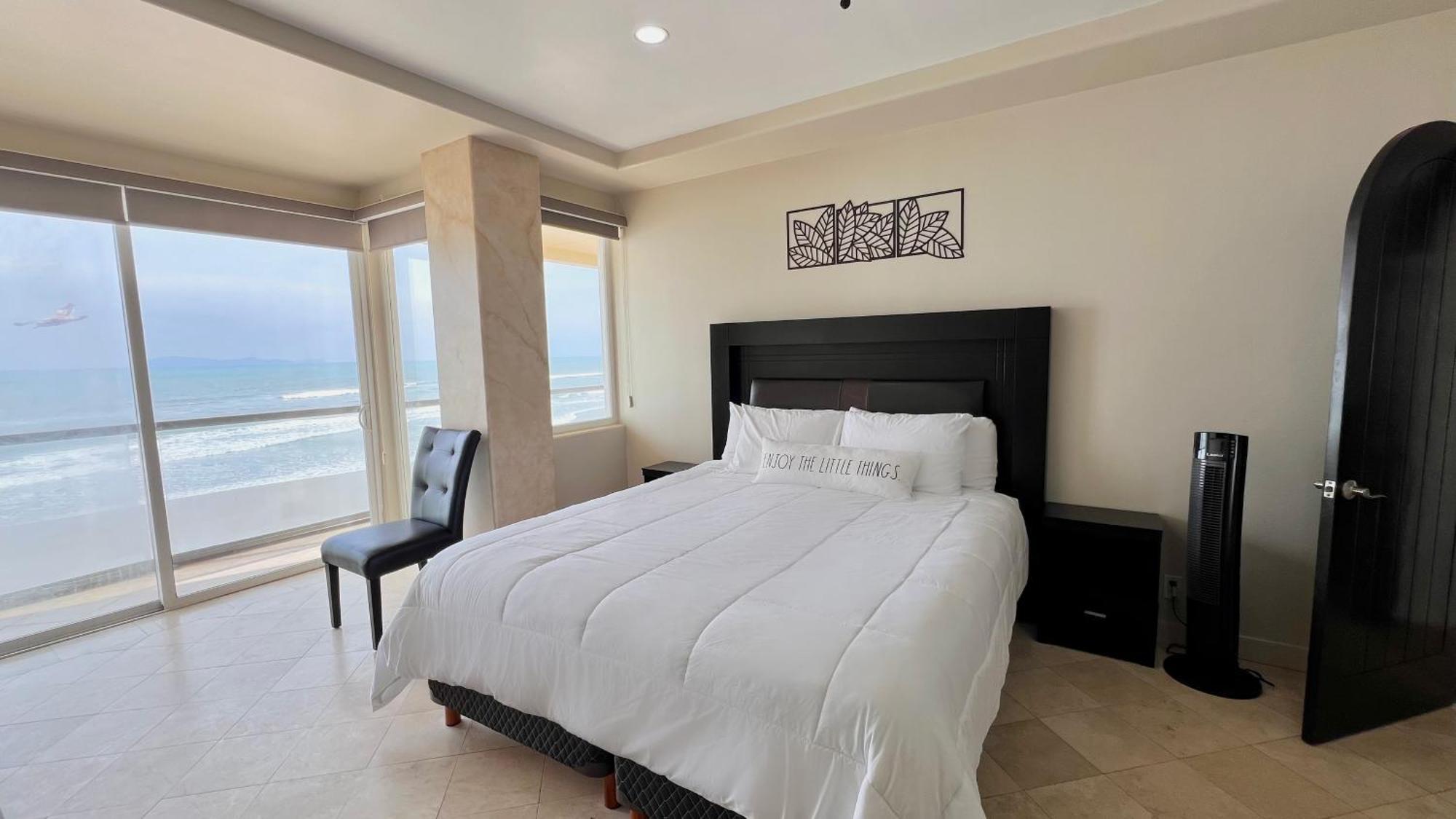 Beautiful Beach Front Condo Near Downtown Rosarito Kültér fotó